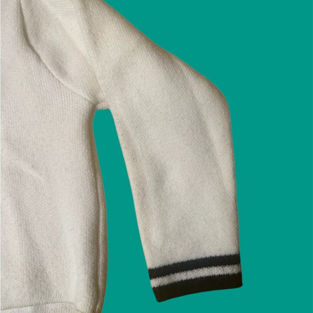 White knit long crop 3/4 sleeve shirt